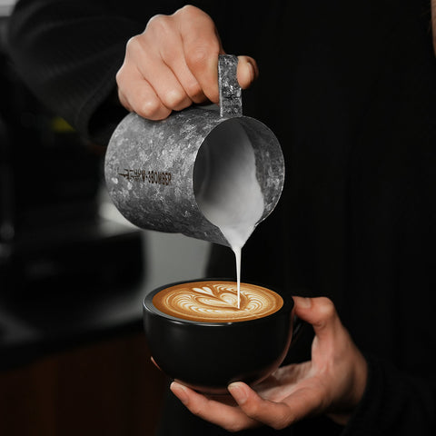MHW-3BOMBER Titanium Milk Pitcher – Brocca per Latte in Titanio Puro con Finish Crystal-Tech